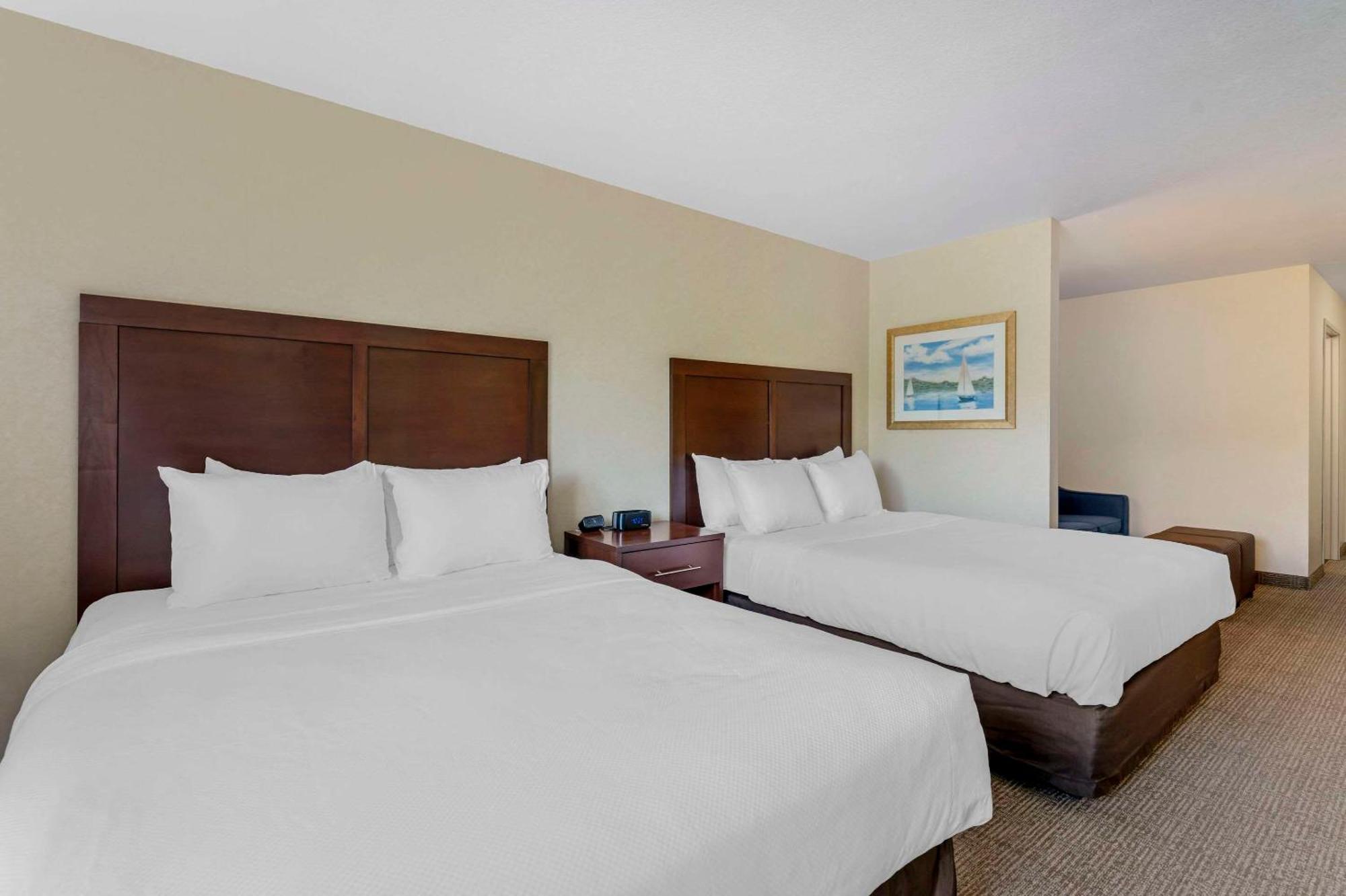 Comfort Suites Lake Geneva East Exteriör bild