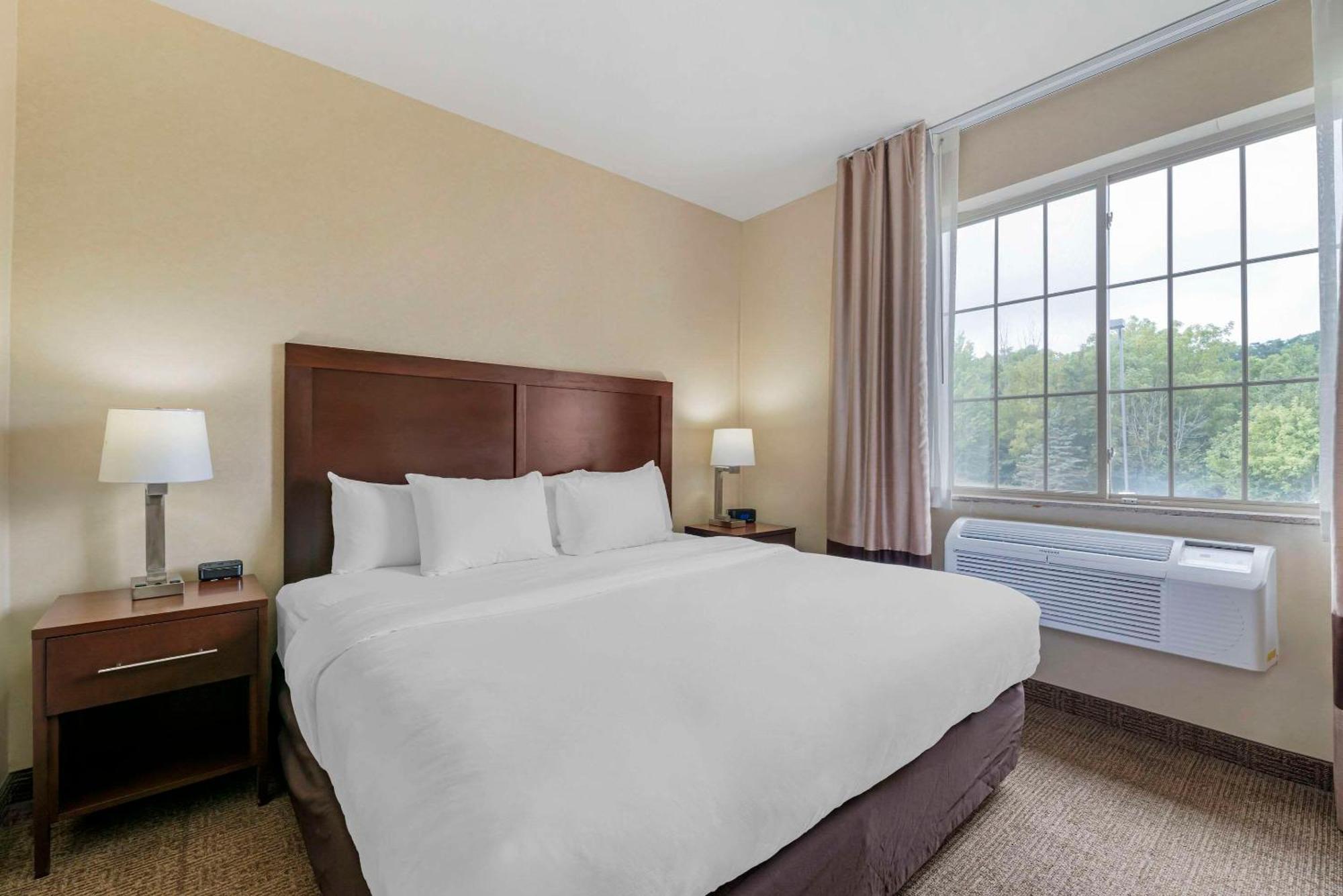 Comfort Suites Lake Geneva East Exteriör bild