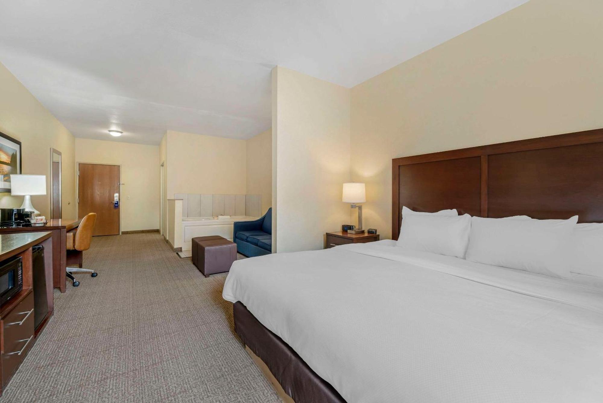 Comfort Suites Lake Geneva East Exteriör bild