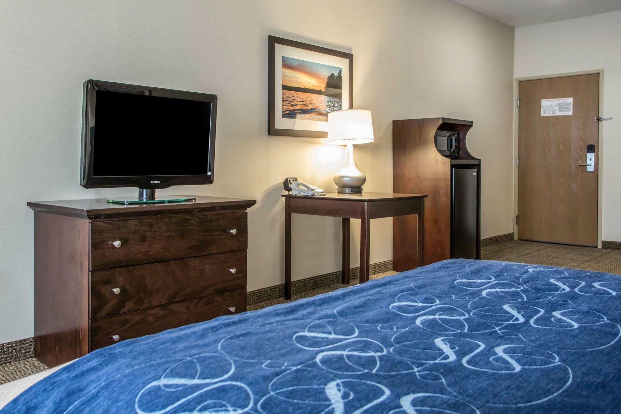 Comfort Suites Lake Geneva East Exteriör bild